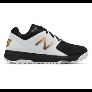 New Fresh Foam Turf Velo1 Softball
WOMEN'S TEAM SPORTS SHOES SOFTBALL